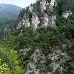 къща край реката - *