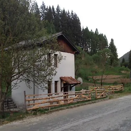 къща край реката - Ferienhaus *