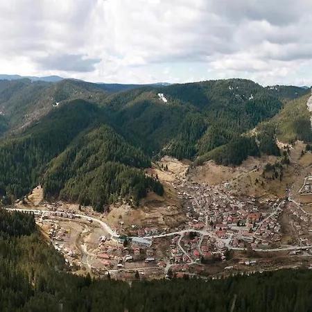 Ferienhaus къща край реката -