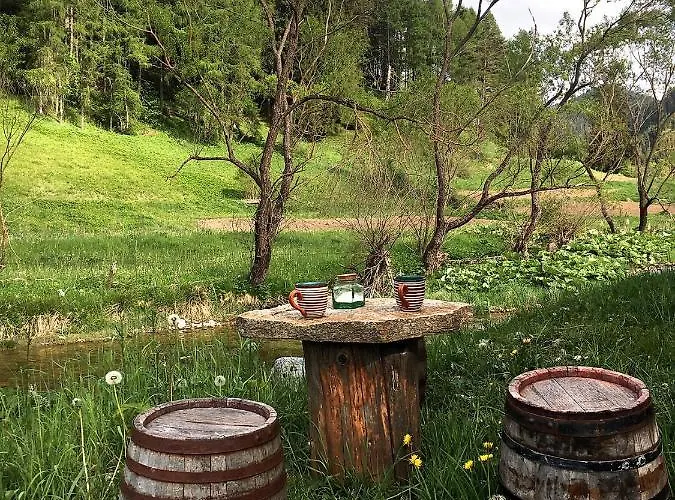 къща край реката - Trigrad